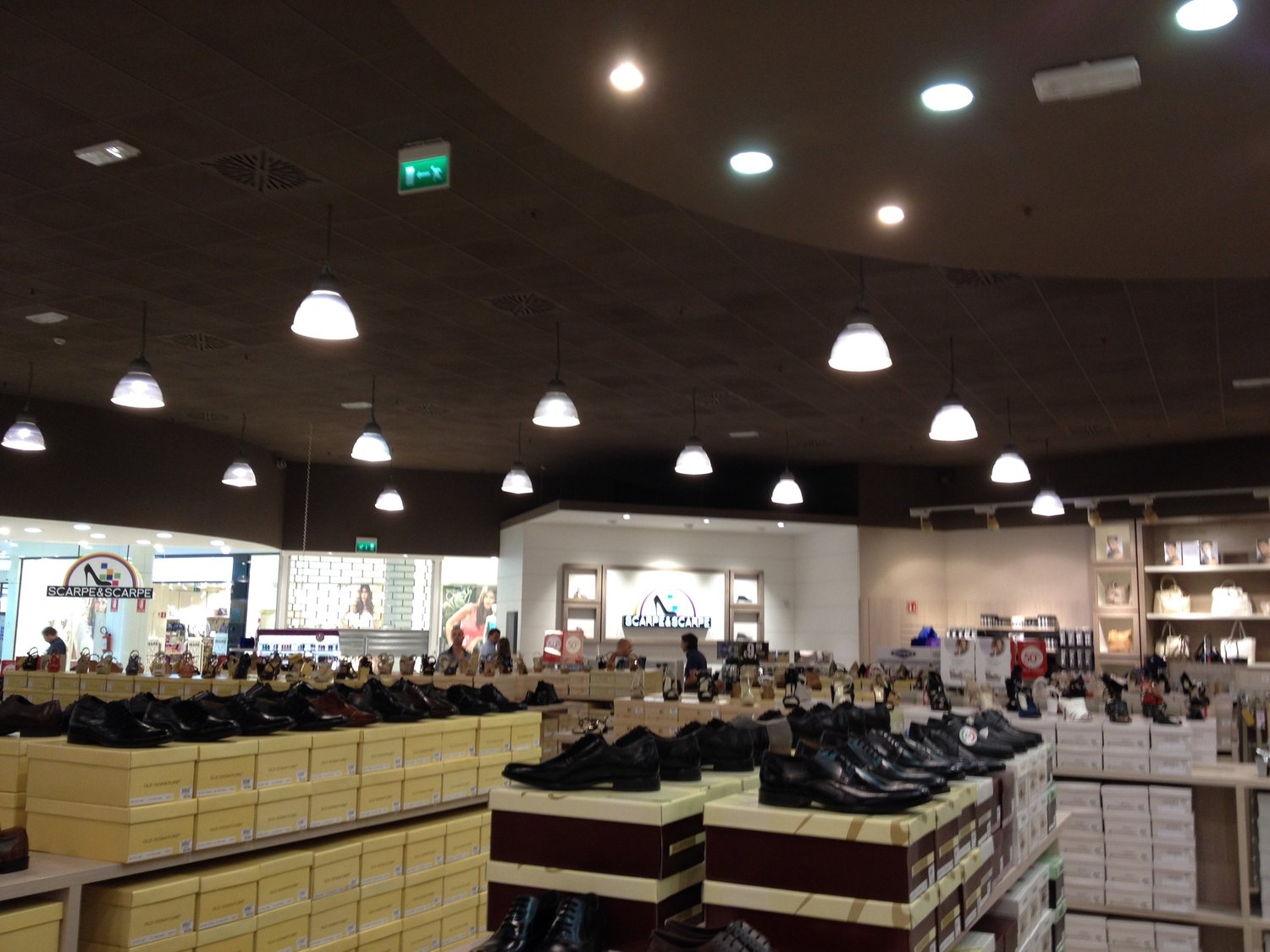 scarpescarpe-centro-commerciale-val-vibrata-colonnella-6.jpg