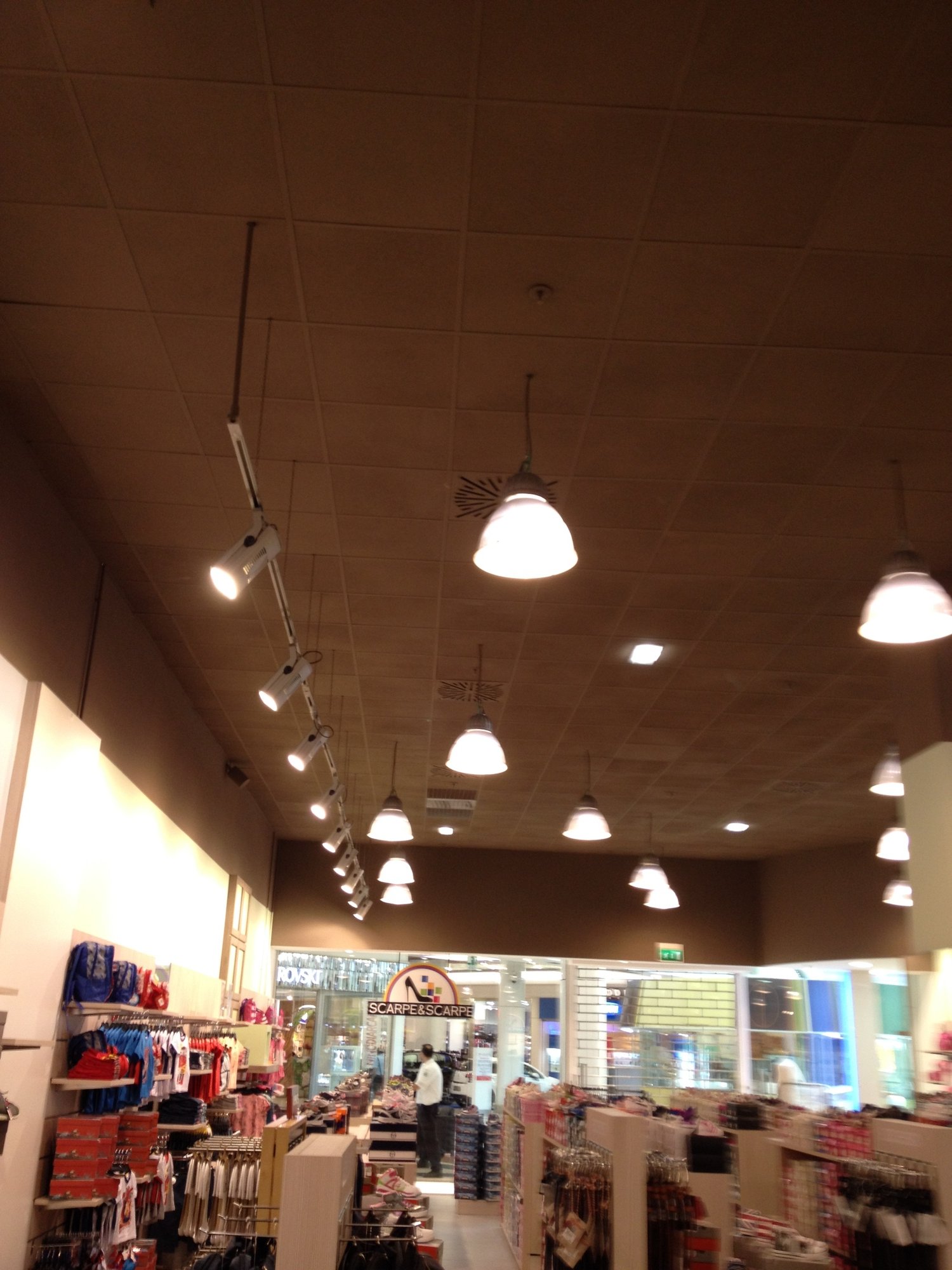 scarpescarpe-centro-commerciale-val-vibrata-colonnella-4.jpg