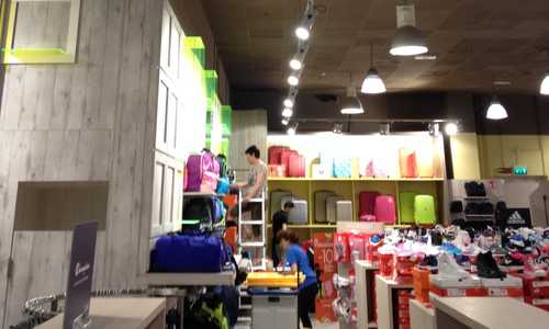 scarpescarpe-centro-commerciale-val-vibrata-colonnella-1.jpg
