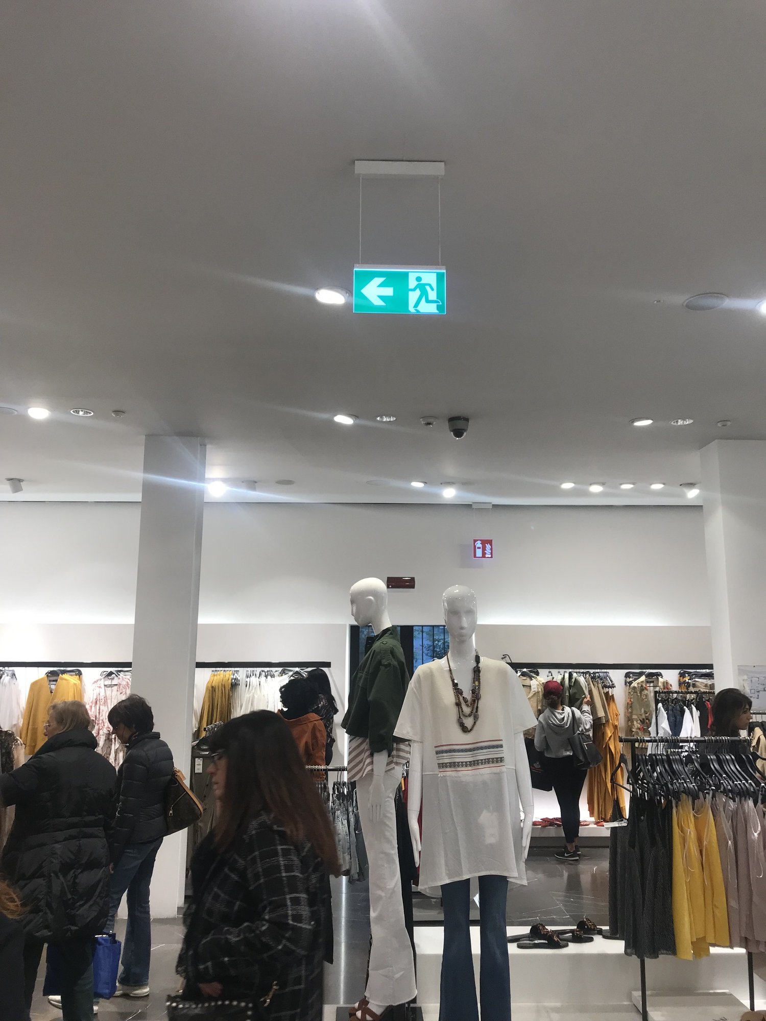 zara-italia-via-torino-milano-6.jpg