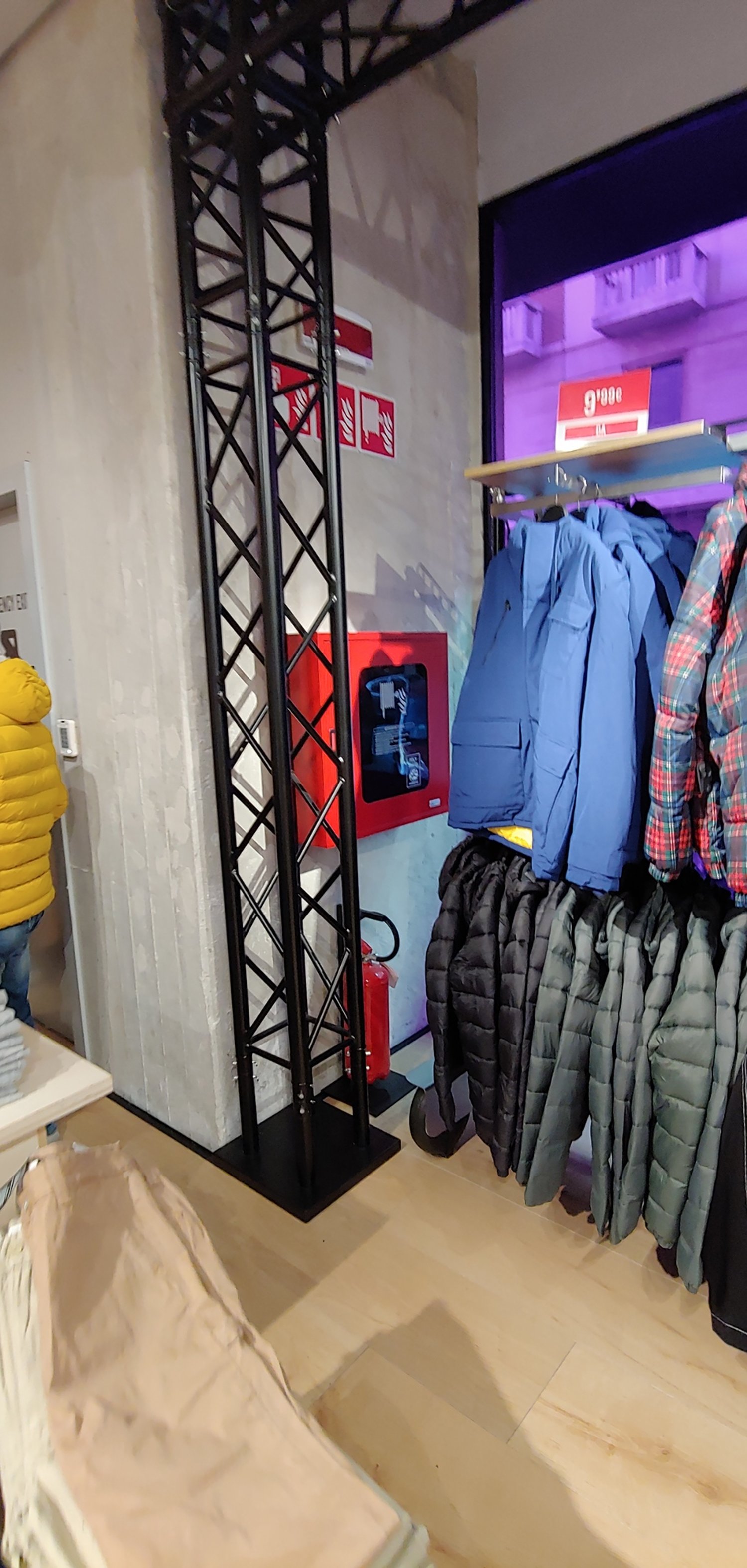 bershka-italia-cso-cavour-angolo-via-p-amedeo-bari-5.jpg
